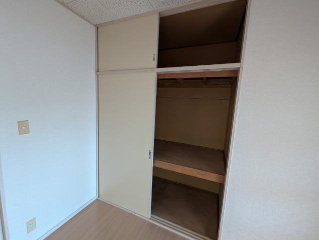 エルヴィーナ旭ヶ丘B棟（102） 収納