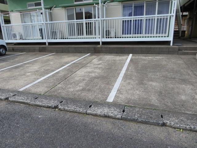 エルヴィーナ旭ヶ丘B棟（102） 駐車場