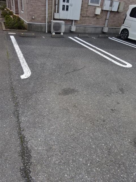 コンフォルターブルⅣ（203） 駐車場