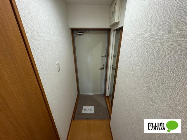 ヒルズ知手（206） 玄関
