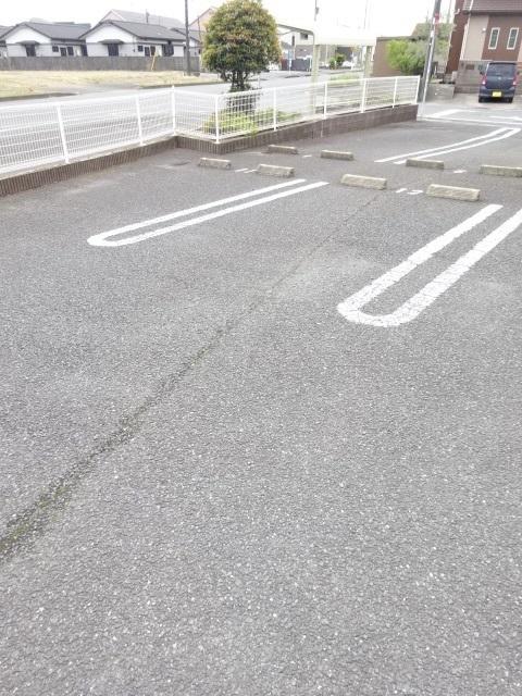 サンライト若松　Ⅱ（203） 駐車場
