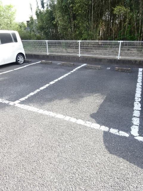 アクア（203） 駐車場