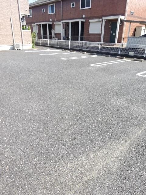 ブリズ・セゾン（202） 駐車場