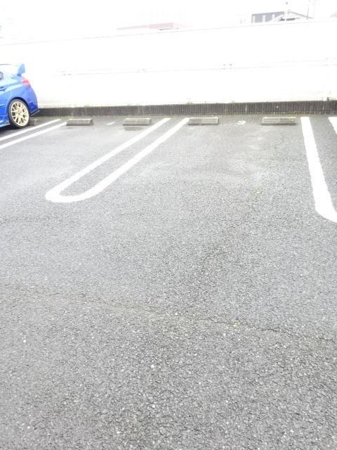 グレイスⅢ（101） 駐車場