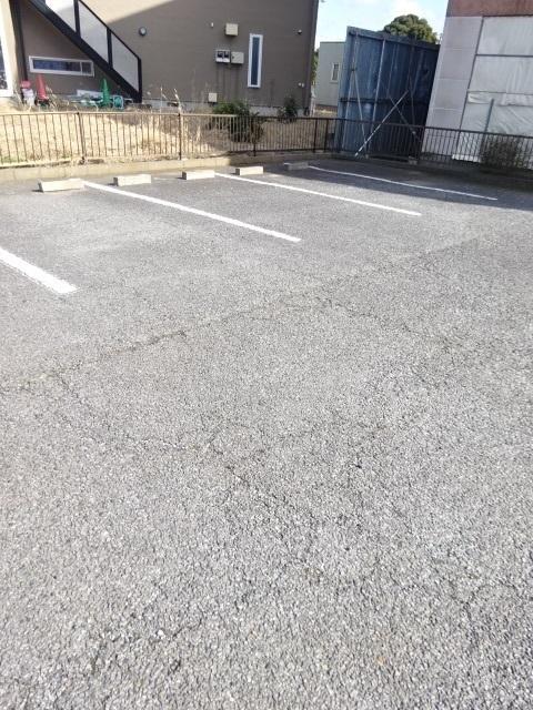 エルディム岡田（201） 駐車場
