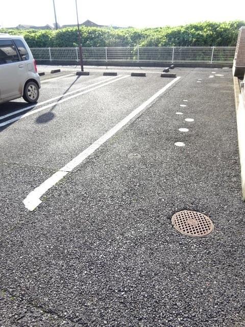 コンフォルターブルⅢ（101） 駐車場
