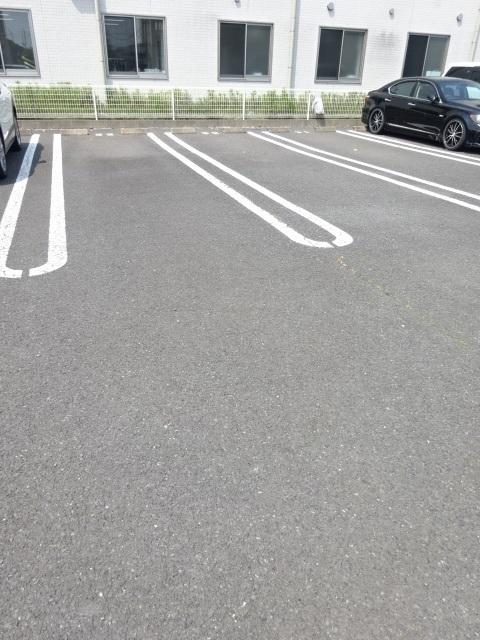 フォンテーヌ・パレスＢ（203） 駐車場
