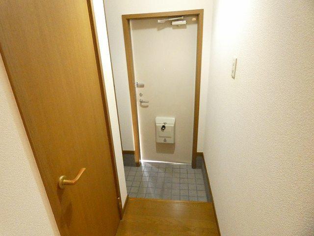 ボンジュールⅠ（102） 玄関
