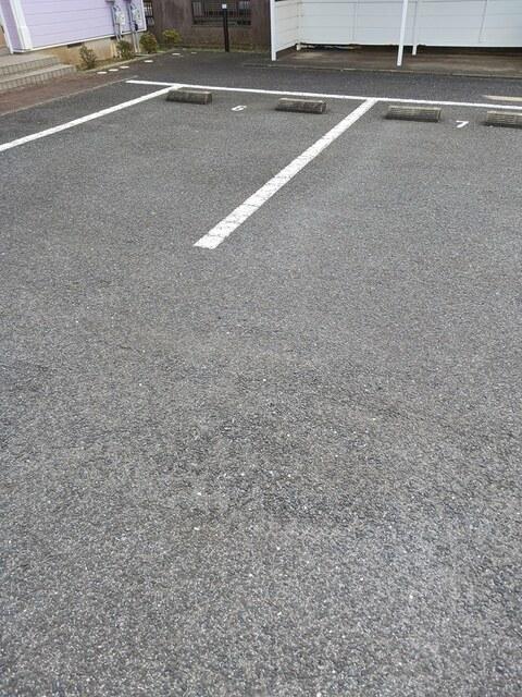 ミレニアム　ワールド（103） 駐車場