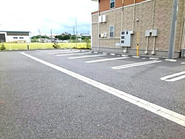 メゾンブリーズⅦ（202） 駐車場