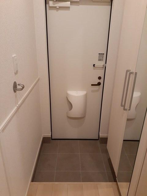 アベニール　Ⅴ（103） 玄関