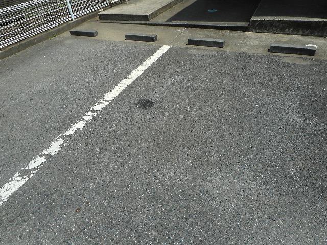 ファミール旭ケ丘Ⅰ（102） 駐車場