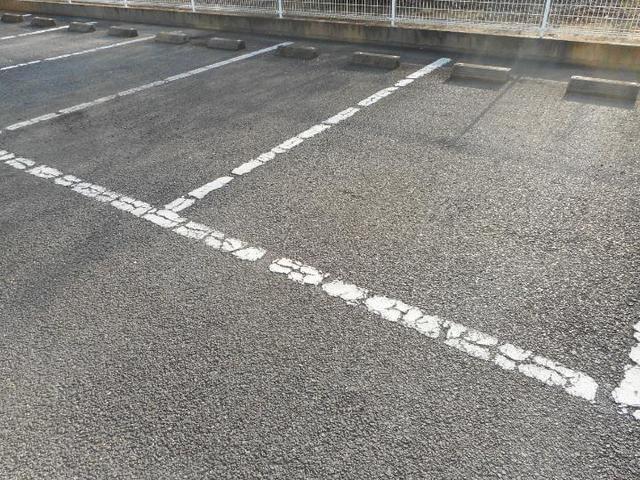 アクア（102） 駐車場