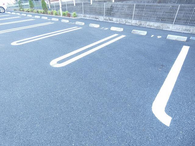 ハピネスヒルⅢ（202） 駐車場