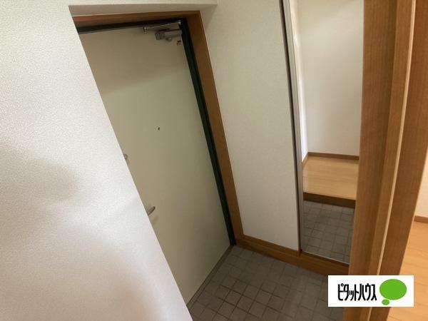 ヒルズ石塚（202） 玄関
