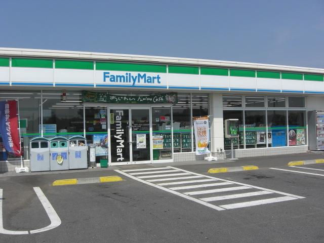 ファミリーマート（コンビニ）：900m