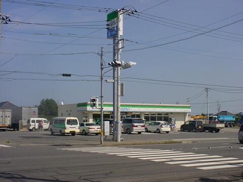 ファミリーマート（コンビニ）：300m
