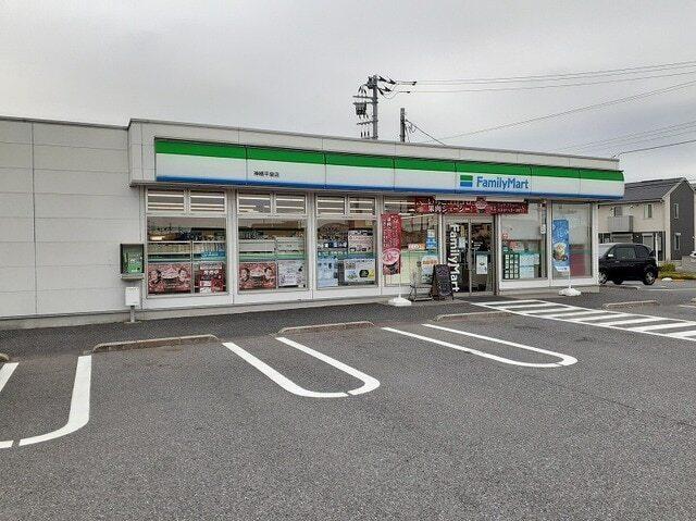 ファミリーマート：210m