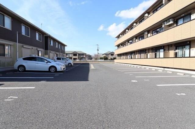 ディアマント　A（305） 駐車場