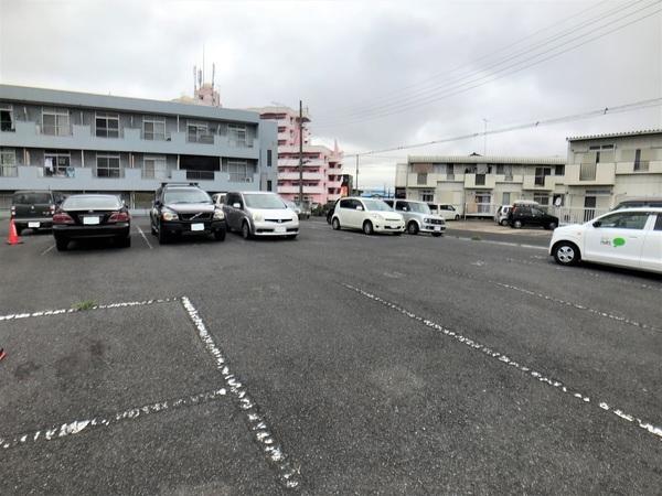 アーバンライフ中山（202） 駐車場
