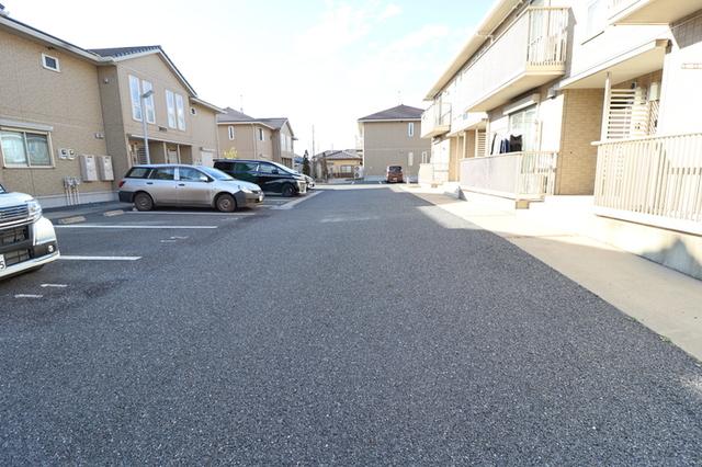 ラヴェスト・コート　B（103） 駐車場