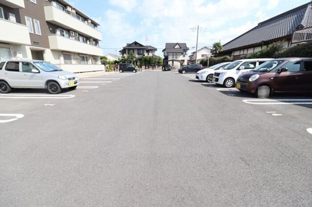フォレストメゾン堀割（105） 駐車場
