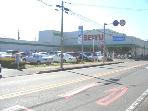 西友所沢榎町店：921m