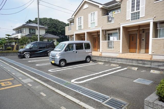 エトワール海谷（201） 駐車場