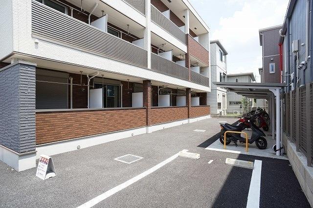 エテルノ　グレイス（204） 駐車場