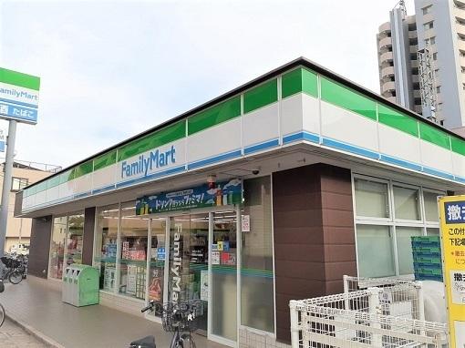 ファミリーマート西武狭山ヶ丘駅：550m