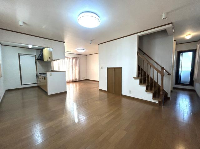 小手指元町1丁目　中古戸建 リビング