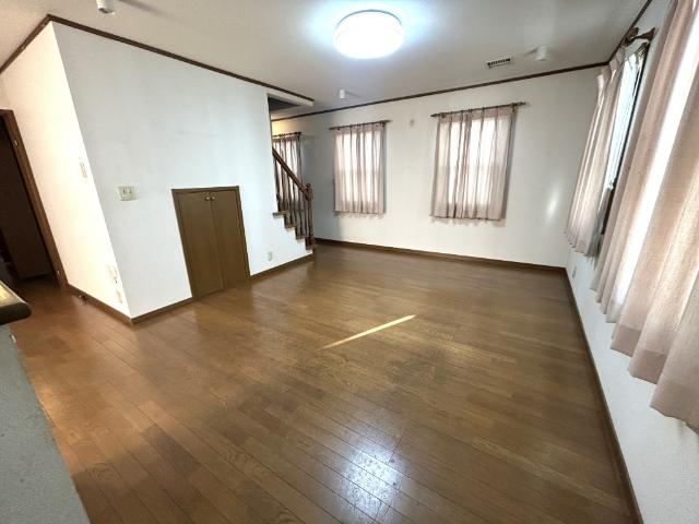 小手指元町1丁目　中古戸建 リビング