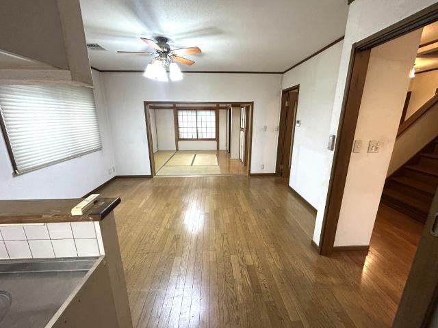 小手指元町1丁目　中古戸建 リビング