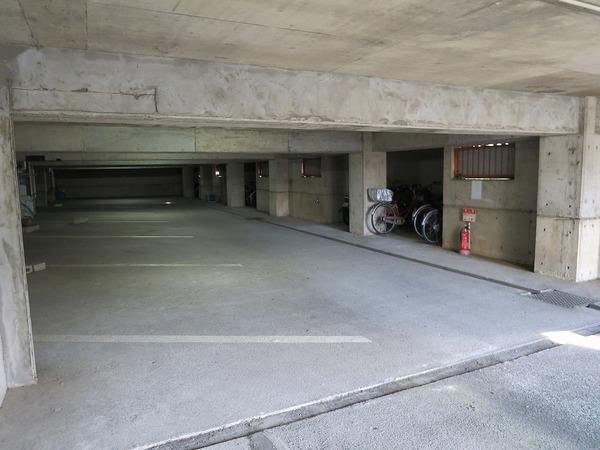 セザール第三所沢 駐車場