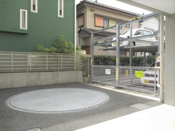 プラティーク・キューヴ（808） 駐車場
