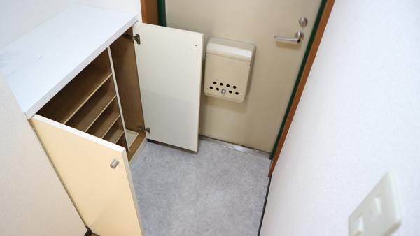 リレント谷塚（612） 玄関