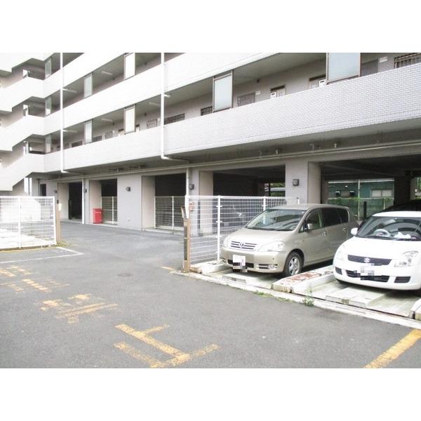 草加市住吉マンション 駐車場
