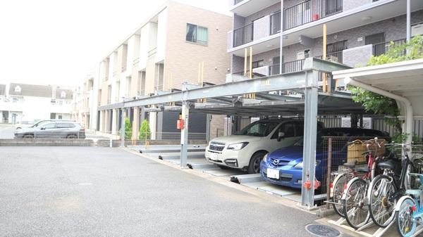 ルミエール清水（402） 駐車場
