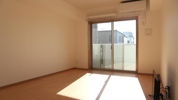 草加市谷塚マンション リビング