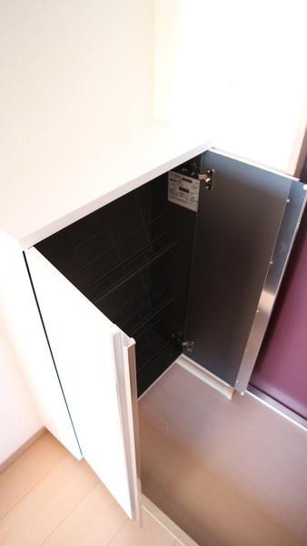 草加市谷塚マンション 玄関