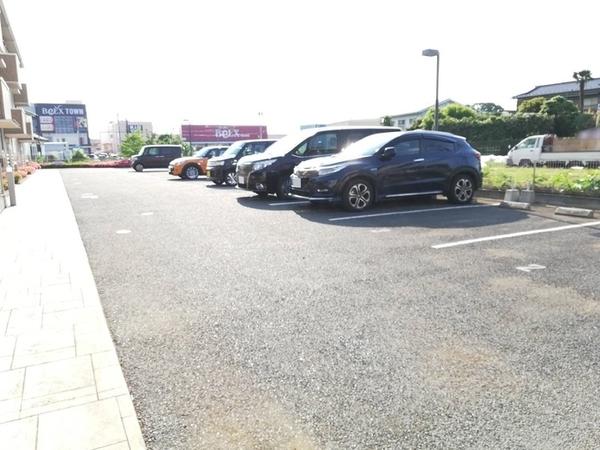 ピアニィ・レイディクス（104） 駐車場