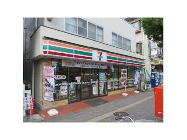 ファミリーマートせんげん台駅前店：80m