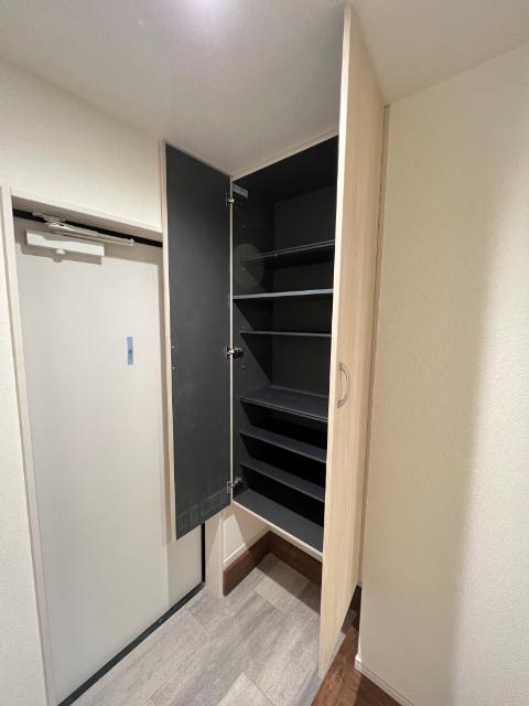 草加市松江アパート 玄関