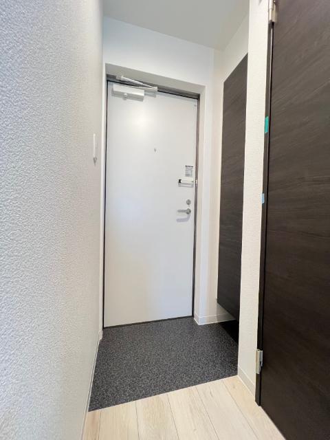 ロイヤルパーク見沼代（102） 玄関