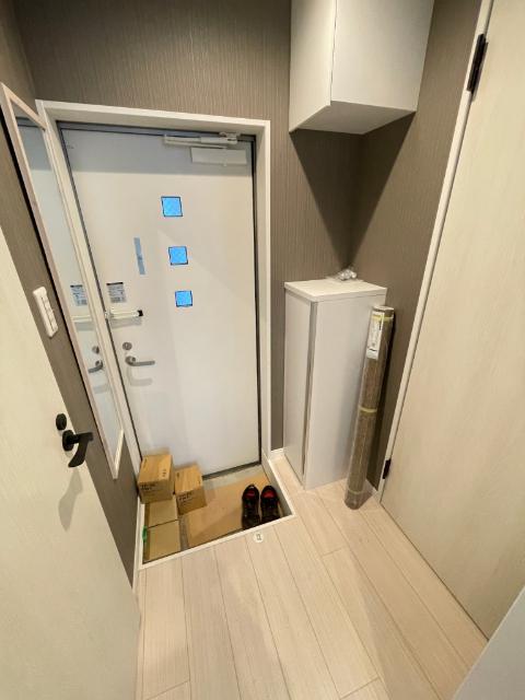草加市手代アパート 玄関