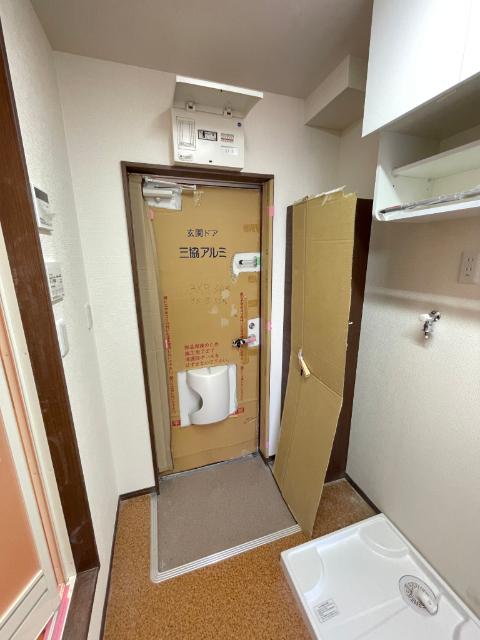 草加市小山アパート 玄関