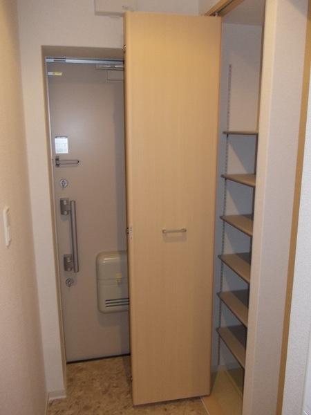 ヴェルファーレⅡ（202） 玄関