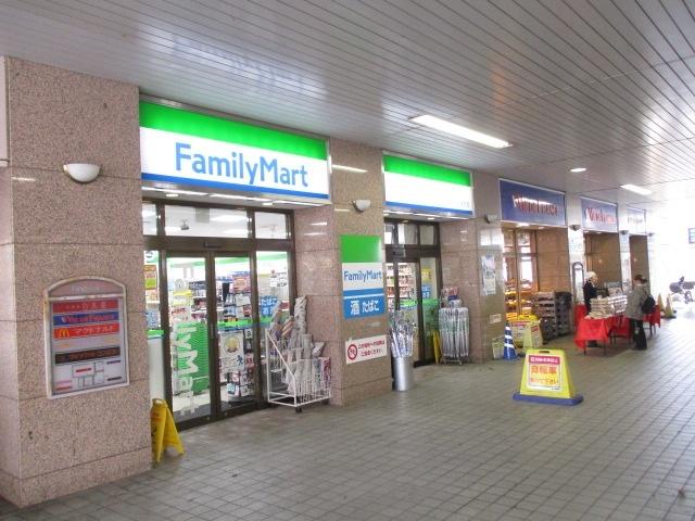 ファミリーマート谷塚駅店：734m
