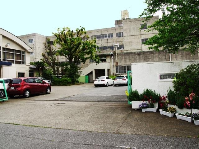 草加市立稲荷小学校：490m