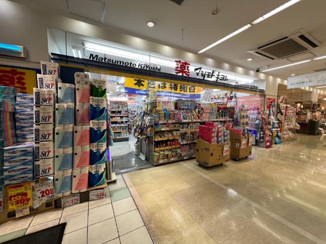マツモトキヨシ草加ヴァリエ店：166m
